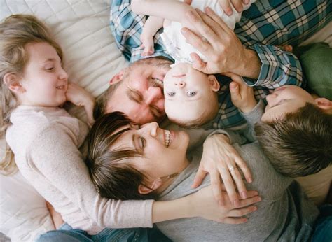 A How-To Guide: Family Photo Poses With Teenagers