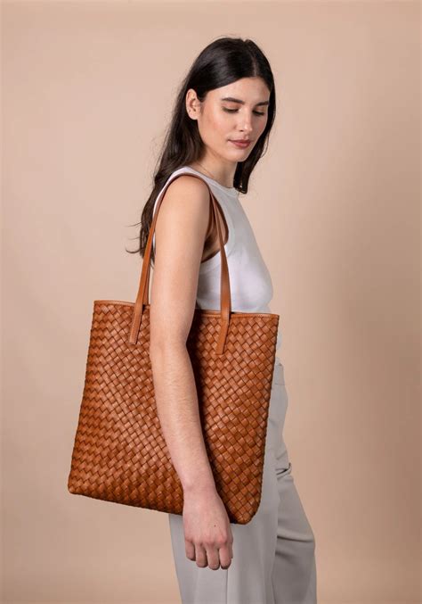 Leder Shopper Georgia Woven Classic Leather Cognac Rrrevolve