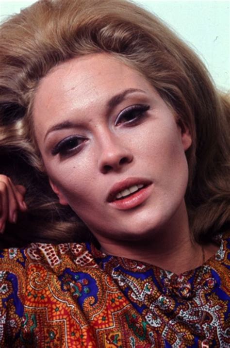 50 Gorgeous Photos Of Faye Dunaway In The 1960s And Early 1970s