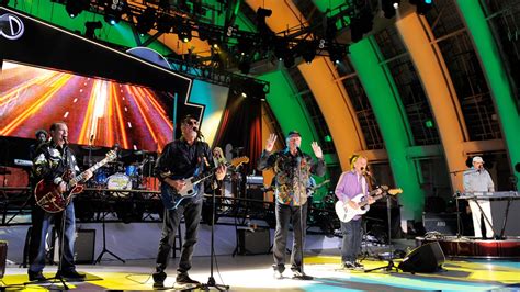 Jeffrey Foskett, touring Beach Boys member, dies at 67 | wnep.com