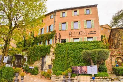footsteps  picasso  mougins