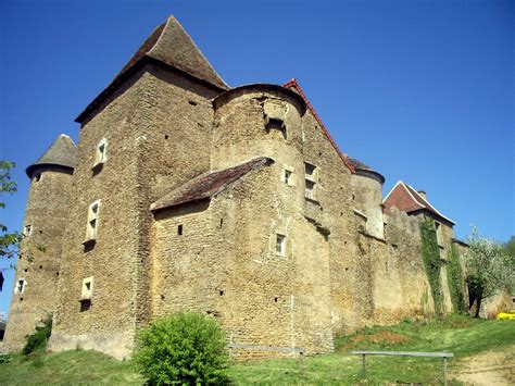 Château Pontus De Tyard Poète De La Pléîade Xiième Et Xivème Siècle