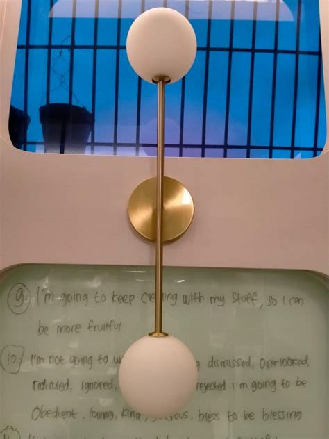 Lampu Dinding Minimalis Gold Globe 3projects