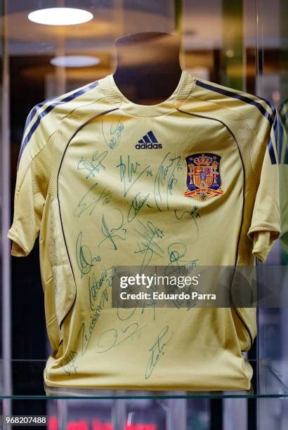 Spain National Team Jersey Photos and Premium High Res Pictures - Getty ...