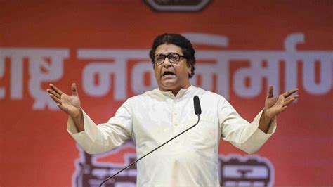 Raj Thackeray Mns राज ठाकरेंच्या मनसेला भलंमोठं खिंडार पुण्यातील ५०