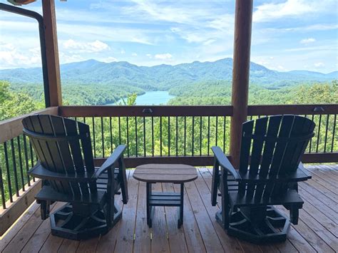 Large Luxury Lake View Cabin In Bryson City With Long Range Views Of