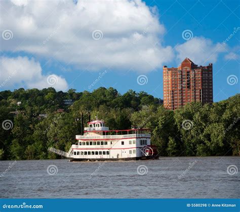 Paddle Boat: Paddle Boat Queen Winnipeg