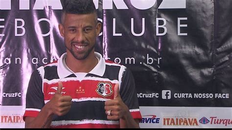 Léo Moura ex jogador do Flamengo chega ao Santa Cruz NE2 G1