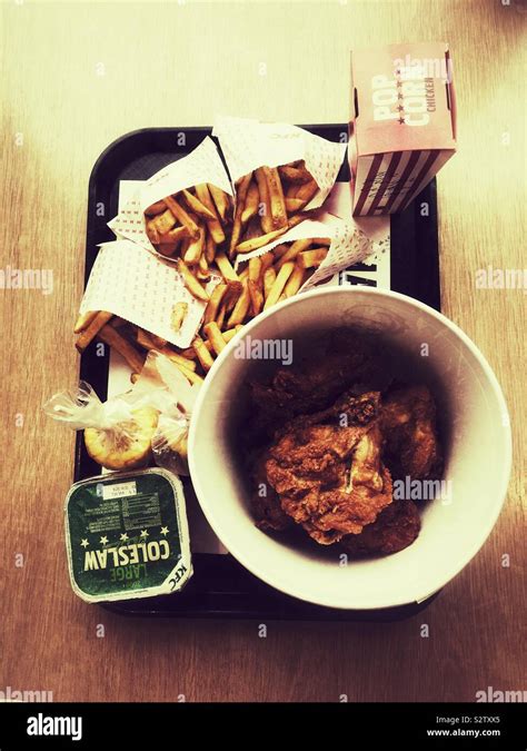 Kfc chicken bucket hi-res stock photography and images - Alamy