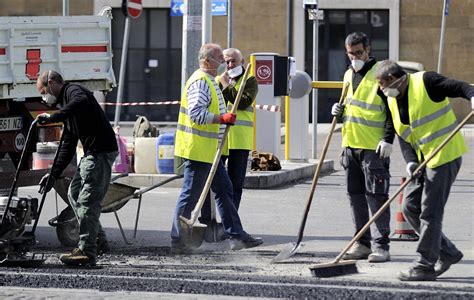 Nuovo Asfalto In Viale Petrarca Cantieri Alla Rete Idrica In Via Del