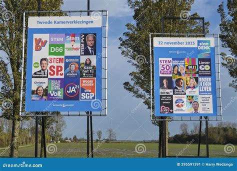 Bord Met Affiches Voor De Komende Nederlandse Verkiezingen In November