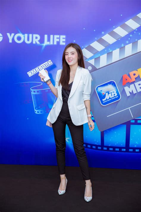 Thường bị nhầm là con gái Hàn Quốc hot girl Bùi Khánh Hà gợi cảm hút mắt Người đẹp Việt