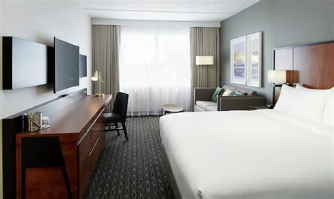 Montreal Airport Hotel Rooms at DoubleTree by Hilton