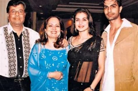 Amisha Patel Family Pics : These hot pics of amisha got trolled on insta. - Wallpaper Venom