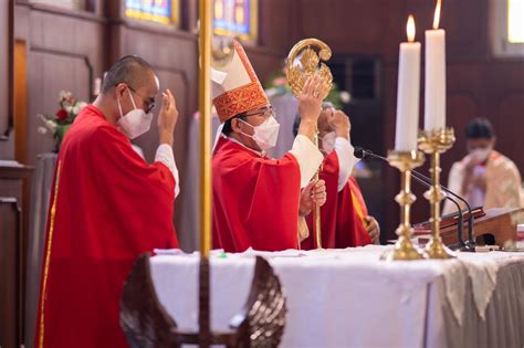 Perayaan Ekaristi Penerimaan Sakramen Krisma Gereja St Antonius