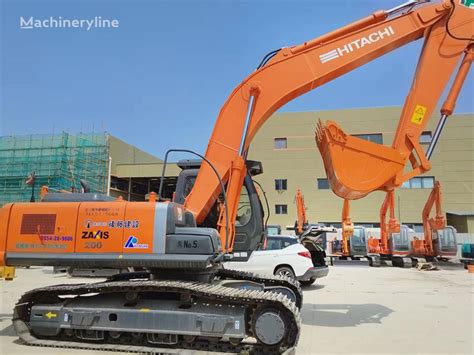 Hitachi ZX200 Tracked Excavator For Sale China Shanghai UQ38325