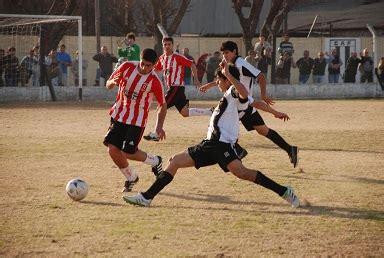 Albinegros y Millonarios y el folclore del fútbol nuestro de la primera