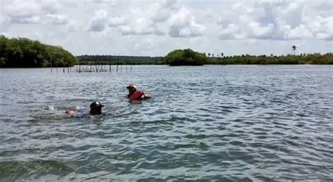 VÍDEO BPA resgata pescadores que se afogavam na Lagoa Manguaba em