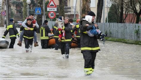 Alluvione In Emilia Romagna Almeno Morti Circa Mila Gli Sfollati