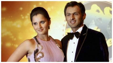 Sania Mirza Shoaib Malik পরিবারের অমতেই সানাকে বিয়ে শোয়েবের স্বামীর