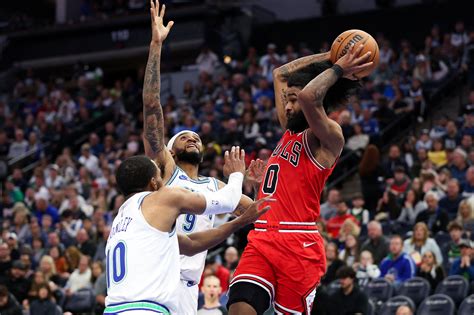 DeMar DeRozan, Bulls hold off Wolves | Reuters