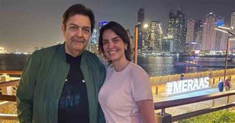 Faust O Posa A Esposa Luciana Cardoso Em Dubai