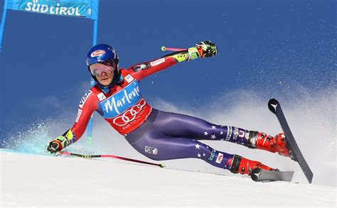 Mikaela Shiffrin crashes in giant slalom at Kronplatz, Italy