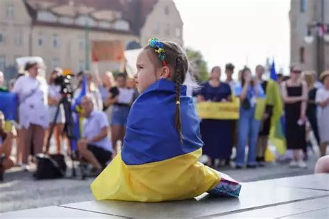 Liczba uczniów z Ukrainy trafiających do szkół i przedszkoli w Polsce