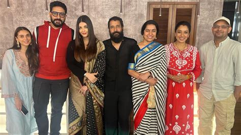 Aishwarya Rai Abhishek Bachchan And Vikram Pose With Rupali Ganguly In