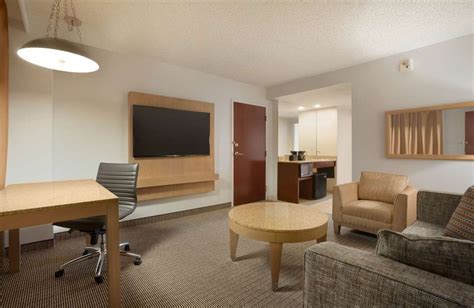 Embassy Suites Denver - International Airport - Staycation.com