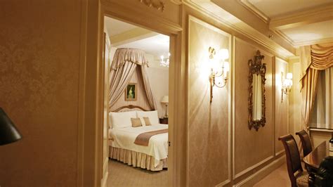 Hotel Elysee New York - The Travel Women