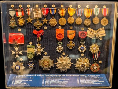 Republic Of China Order Of The Cloud And Banner Medals Of Asia