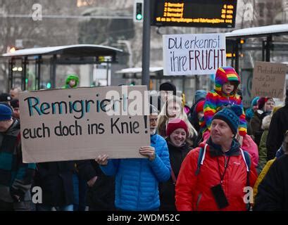 Kraftvolles Zeichen Chemnitzer B Rger Gegen Nazis Chemnitz Unter Dem