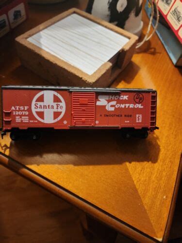 Ho Scale Tyco Box Car Atsf Santa Fe Shock Control Red