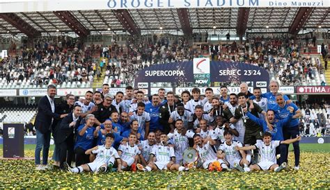 CALCIO Il Cesena Alza La Supercoppa Di C Dopo Il 2 2 Con La Juve Stabia