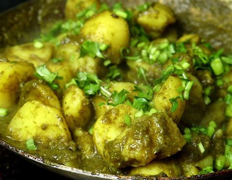 यूपी स्टाइल हरा तीखा चटपटा दम आलू Dum Aloo Recipe आसान आलू की नई