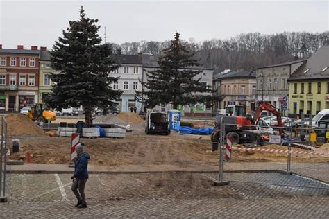 Trwa przebudowa płyty rynku w Koronowie Do kiedy potrwają prace ZDJĘCIA