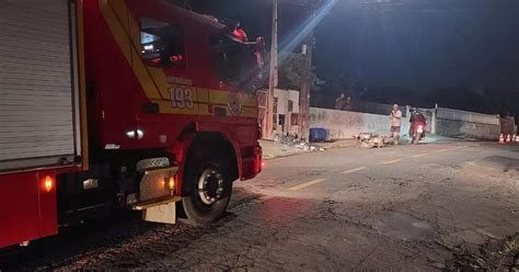 Motociclista Morre Ap S Se Chocar Poste Em Blumenau