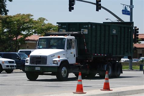 WASTE MANAGEMENT WM FREIGHTLINER ROLL OFF TRUCK Flickr Photo