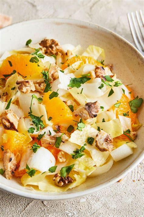 Das Rezept für unseren Chicorée Salat mit Orangen ist im Handumdrehen