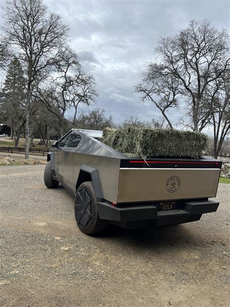 Cybertruck hauling hay bales | Tesla Cybertruck Forum - Cybertruck ...