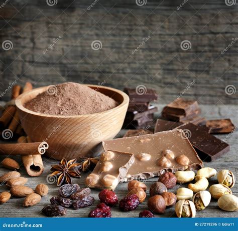 Cacao Ed Ingredienti Nuts Del Cioccolato Fotografia Stock - Immagine di ...