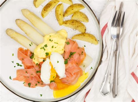 Asperges Met Gerookte Zalm En Hollandaise Saus Smaakmenutie