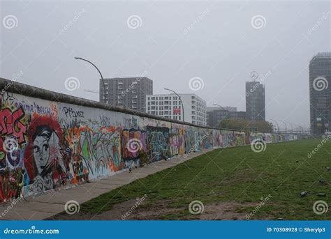 Murals of the Berlin Wall editorial stock photo. Image of east - 70308928