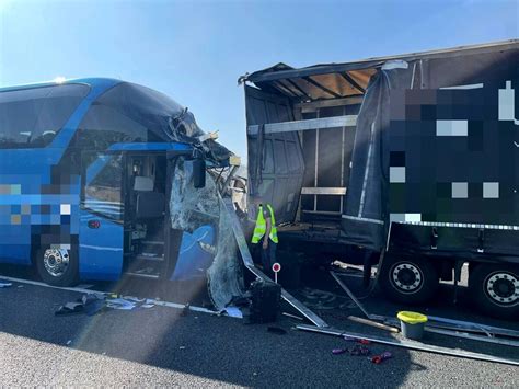 Incidente Sull Autostrada A Oggi Settembre Si Scontrano Un