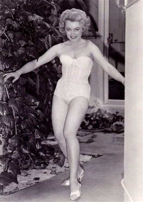 10 Hot Sexy Rue McClanahan Bikini Pics