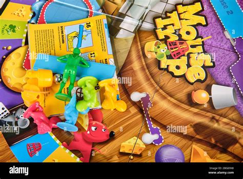 Mouse trap game hi-res stock photography and images - Alamy