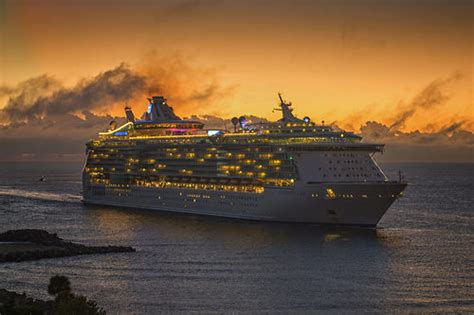 Six beautiful photos of Royal Caribbean ships in Port Everglades ...