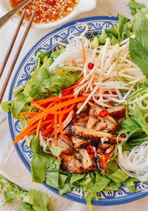 Vietnamese Rice Noodle Salad With Chicken The Woks Of Life