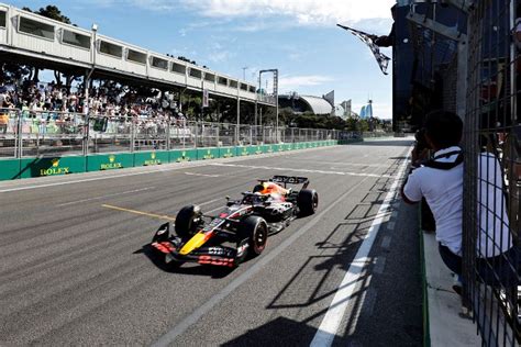 Ferraris abandonam e Verstappen vence GP do Azerbaijão nova